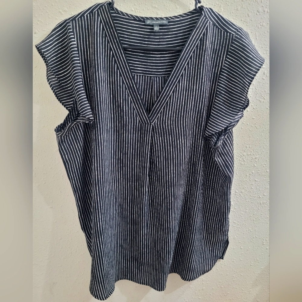 Adrianna Papell Split Neck Ruffle Flutter Sleeve Top in Black and White, Sz L